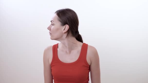 depositphotos_203653124-stock-video-portrait-brunette-woman-turning-head